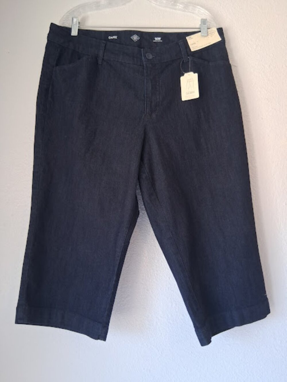 St. John's Bay women's size 16W mid-rise dark blue capri
